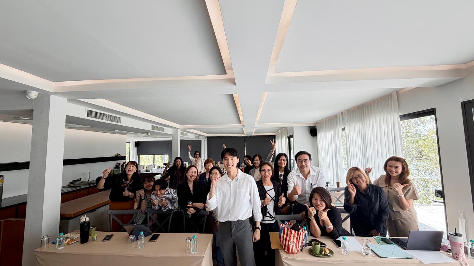 ถ่ายรูปหมู่ร่วมกันหลังจบการอบรม